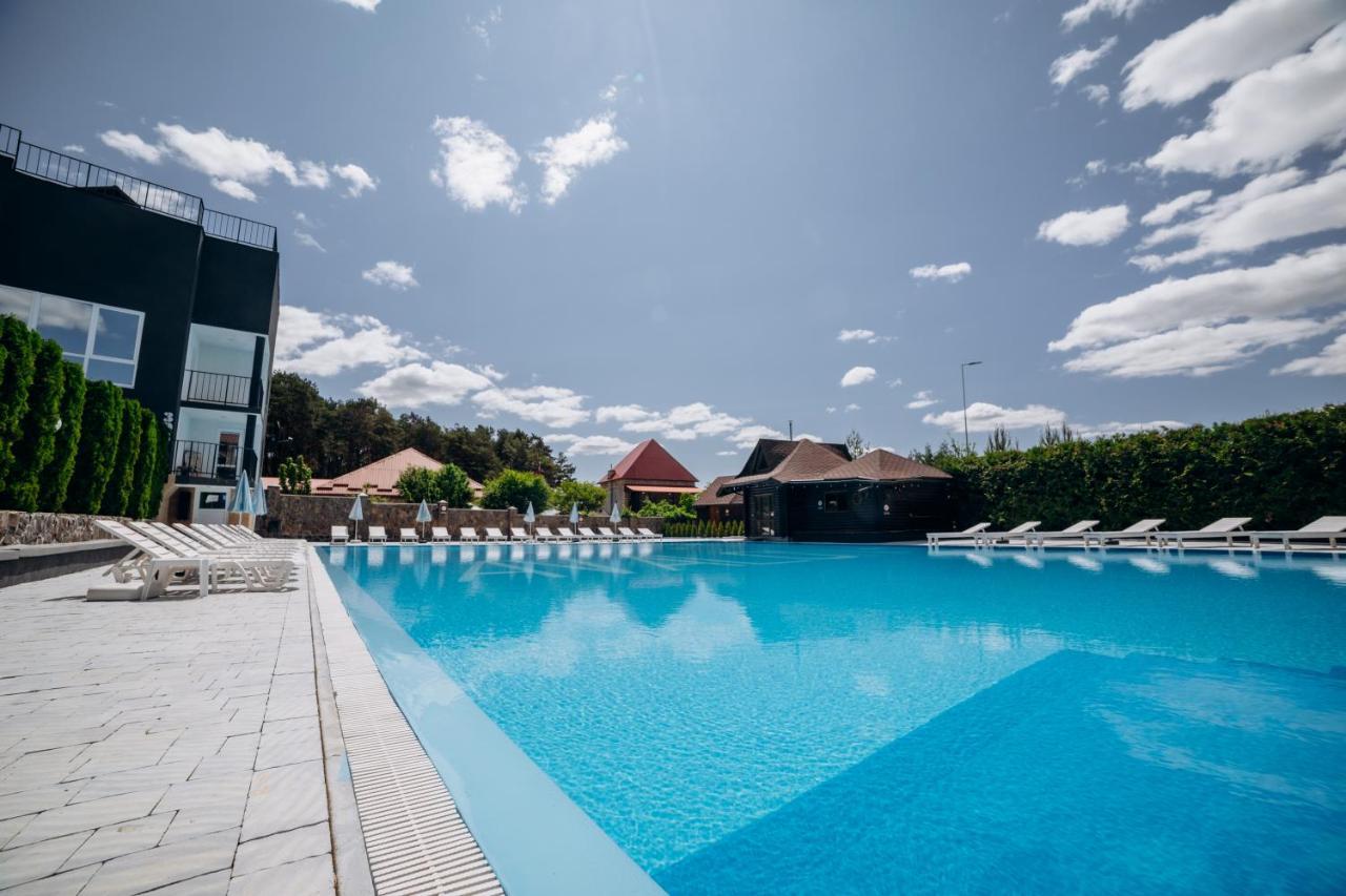 Avalon Hotel&pool Отель *