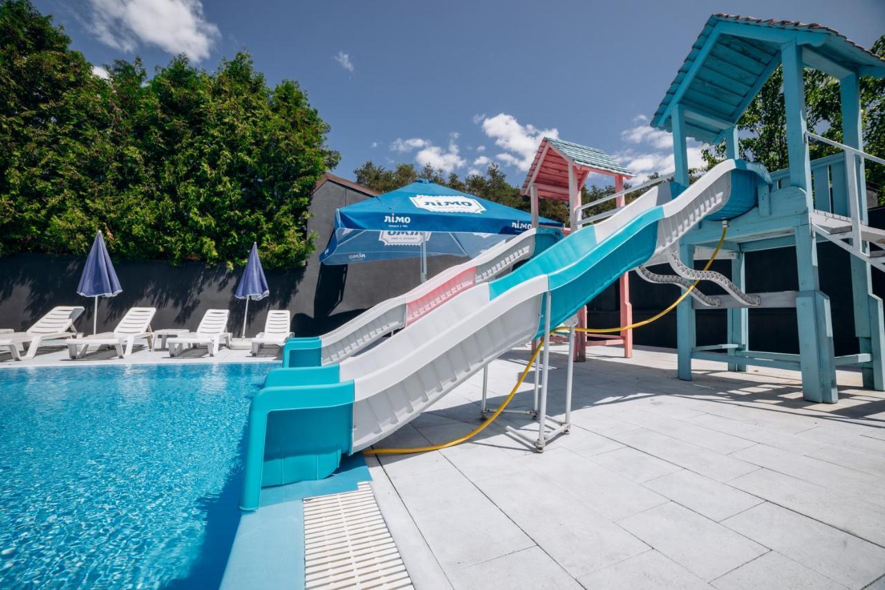 Avalon Hotel&pool Hotel *